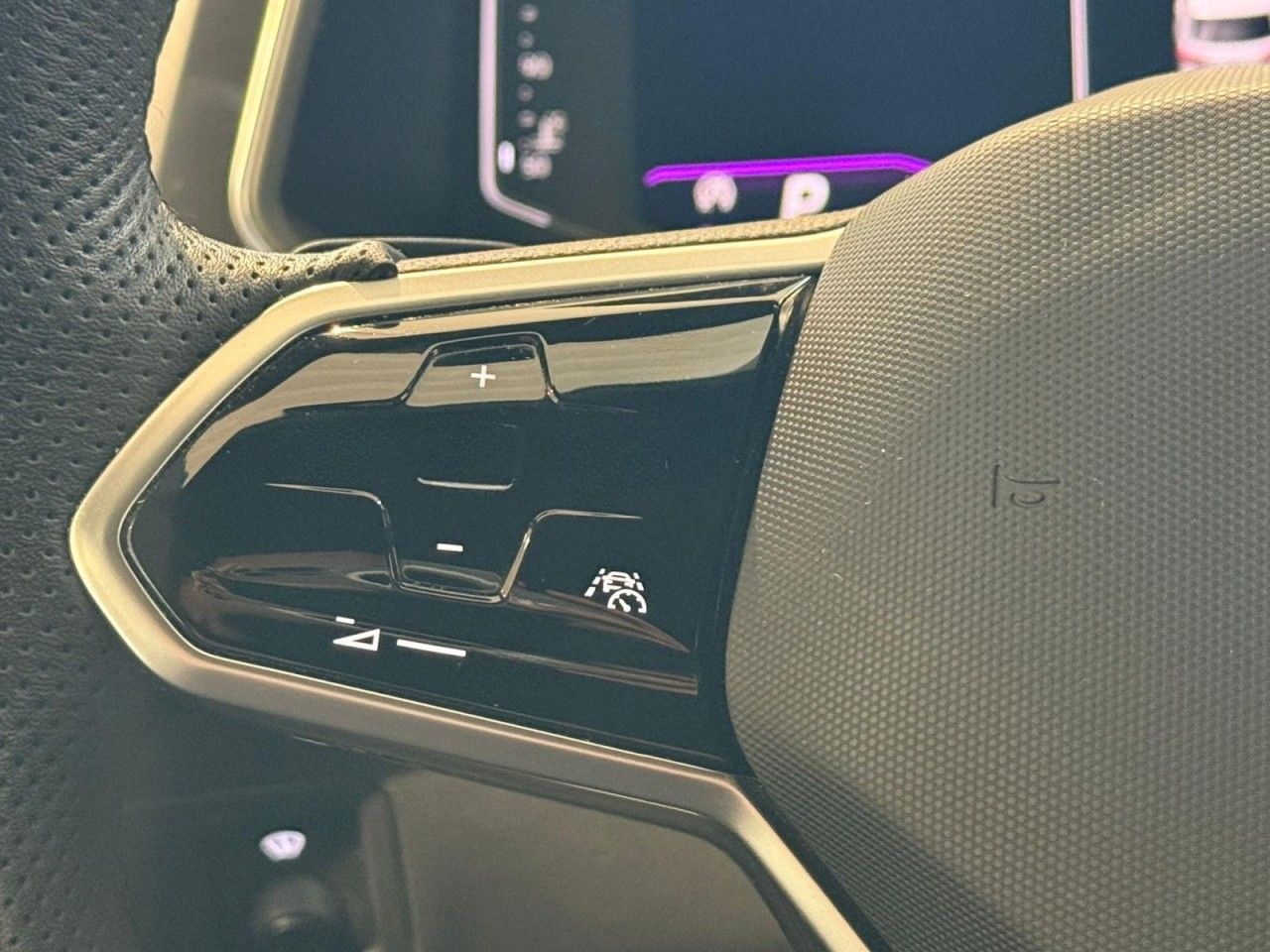 Volkswagen Tiguan Allspace 2.0TDI R-Line 4M DSG RFK LED APP foto 8