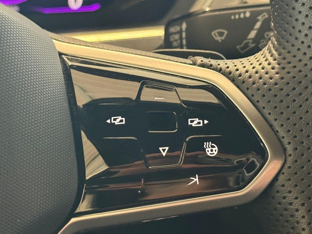 Volkswagen Tiguan Allspace 2.0TDI R-Line 4M DSG RFK LED APP foto 10