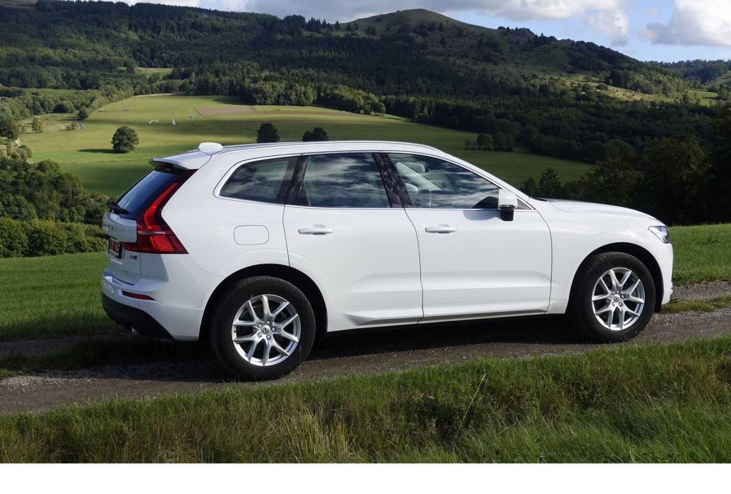 Volvo XC60 D4 AWD Momentum  AHK/IntelliSafe /Pilot As foto 2