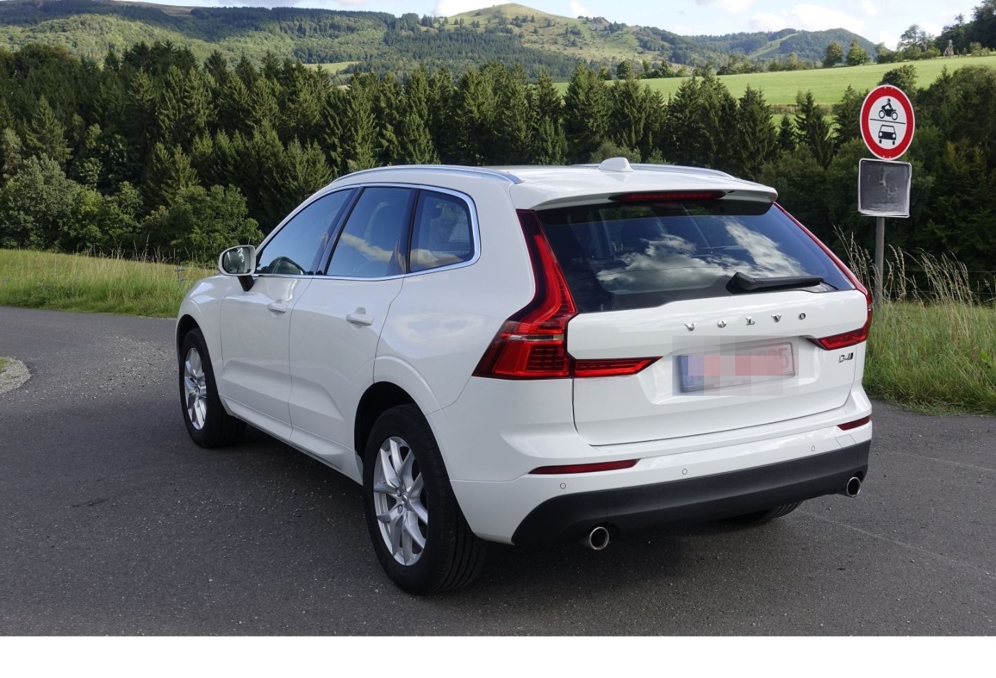 Volvo XC60 D4 AWD Momentum  AHK/IntelliSafe /Pilot As foto 13