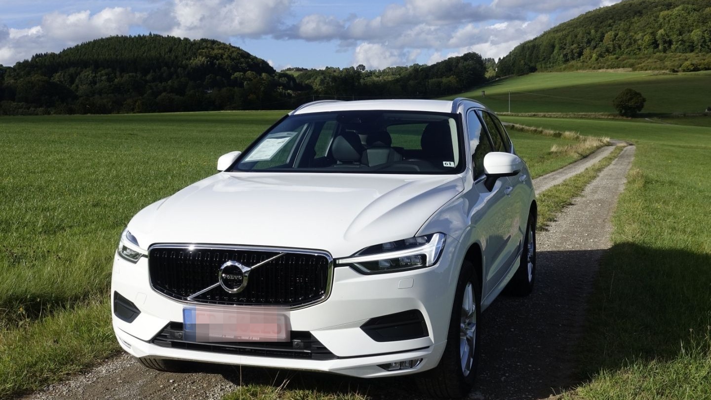 Volvo XC60 D4 AWD Momentum  AHK/IntelliSafe /Pilot As foto 15