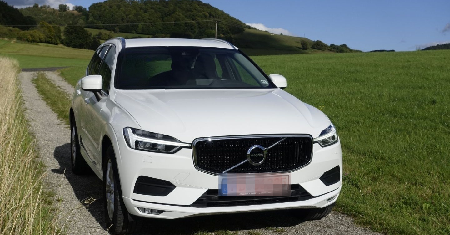 Volvo XC60 D4 AWD Momentum  AHK/IntelliSafe /Pilot As foto 3