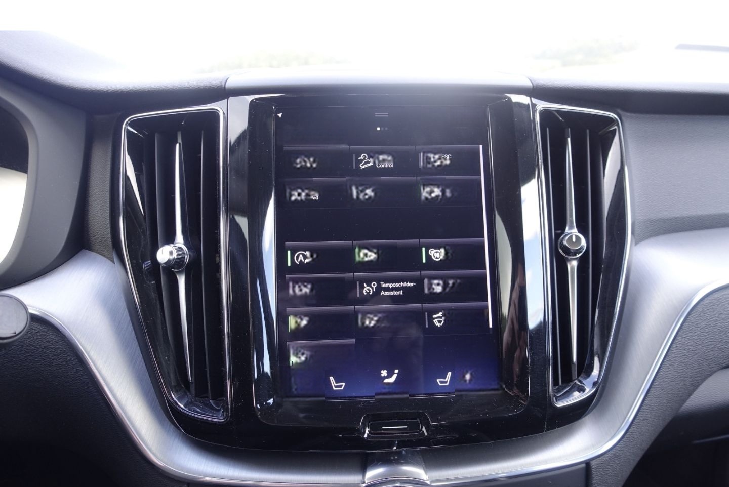 Volvo XC60 D4 AWD Momentum  AHK/IntelliSafe /Pilot As foto 8