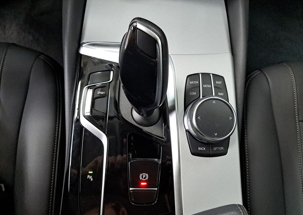 BMW 520d xDrive Aut. NAVI RFK SHZ LED Driving ASS foto 22