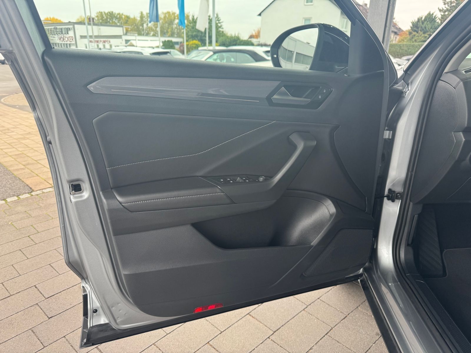 Volkswagen T-Roc 1.5 TSI DSG Style AHK/LED/ALLSEASON foto 17