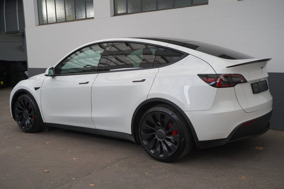 Tesla Model Y Performance 1. Hand unfallfrei foto 4