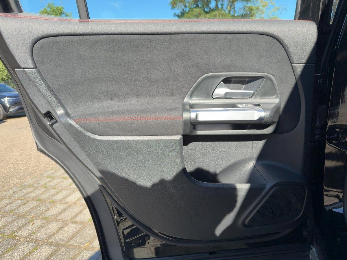 Mercedes-Benz GLB 250 AMG Line S-Dach|TWA|AHK|Pano|Sitzhz|Pano foto 17