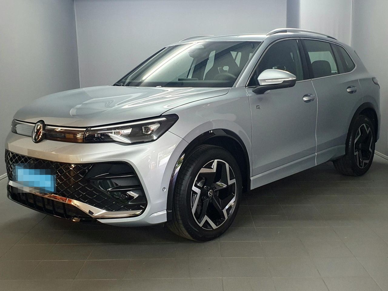 Volkswagen Tiguan 2.0TDI DSG R-Line/AHK/LED/ACC/Navi foto 2