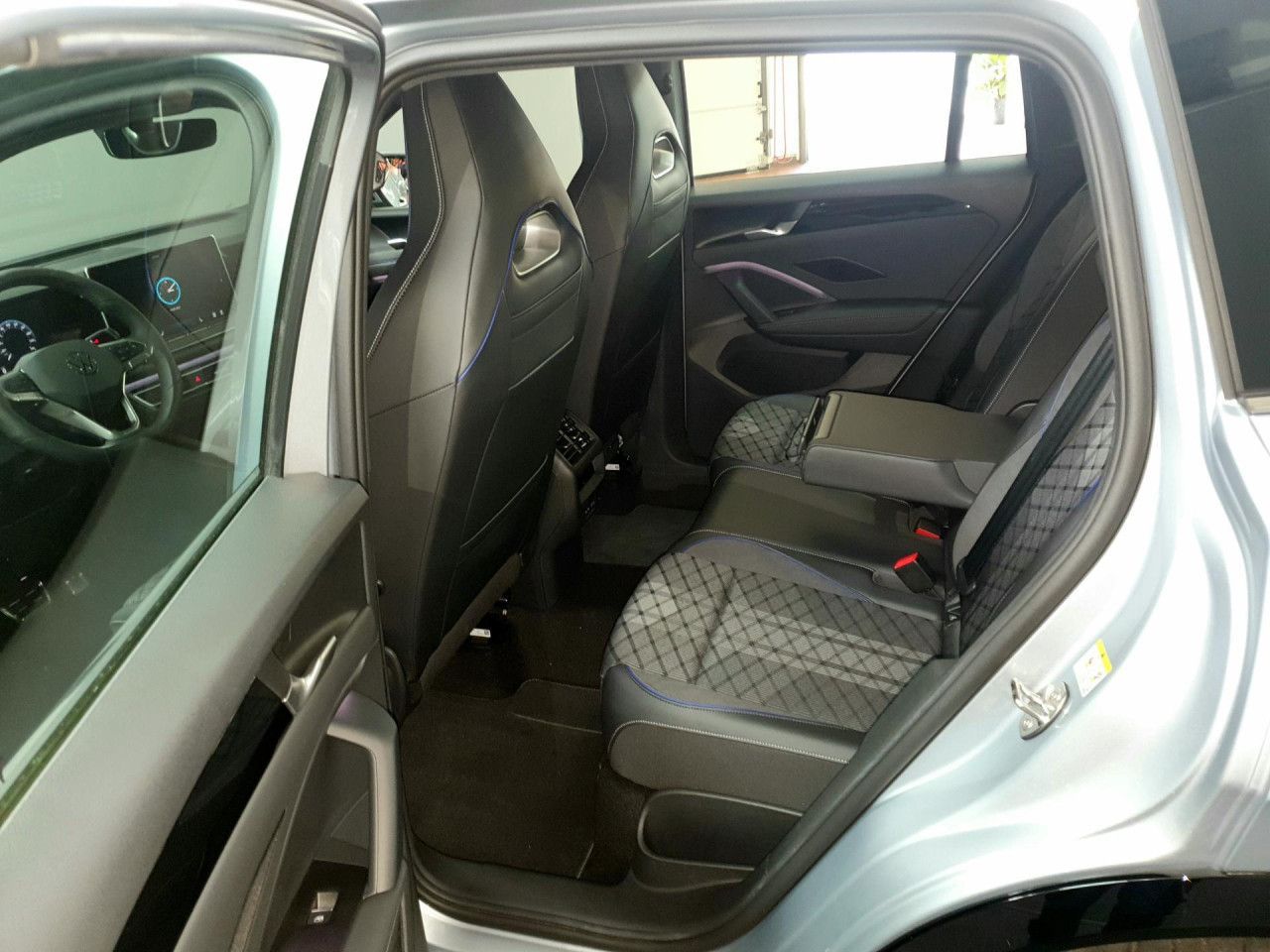 Volkswagen Tiguan 2.0TDI DSG R-Line/AHK/LED/ACC/Navi foto 11
