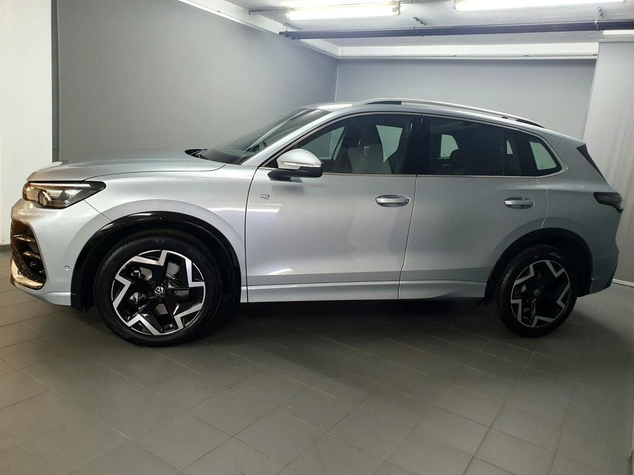 Volkswagen Tiguan 2.0TDI DSG R-Line/AHK/LED/ACC/Navi foto 3