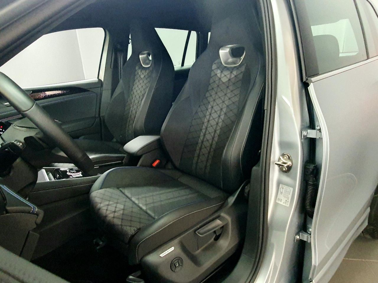 Volkswagen Tiguan 2.0TDI DSG R-Line/AHK/LED/ACC/Navi foto 21
