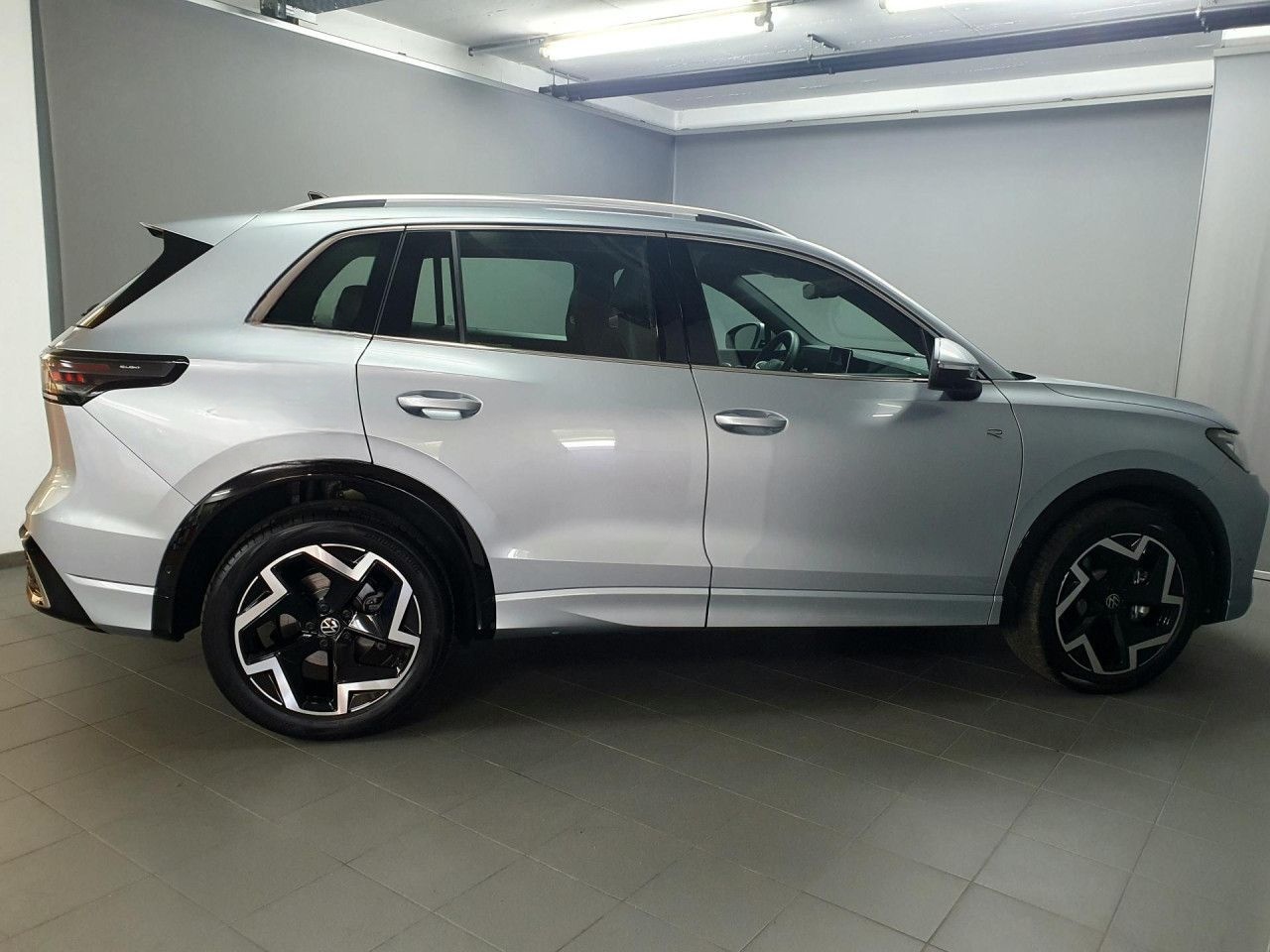 Volkswagen Tiguan 2.0TDI DSG R-Line/AHK/LED/ACC/Navi foto 4