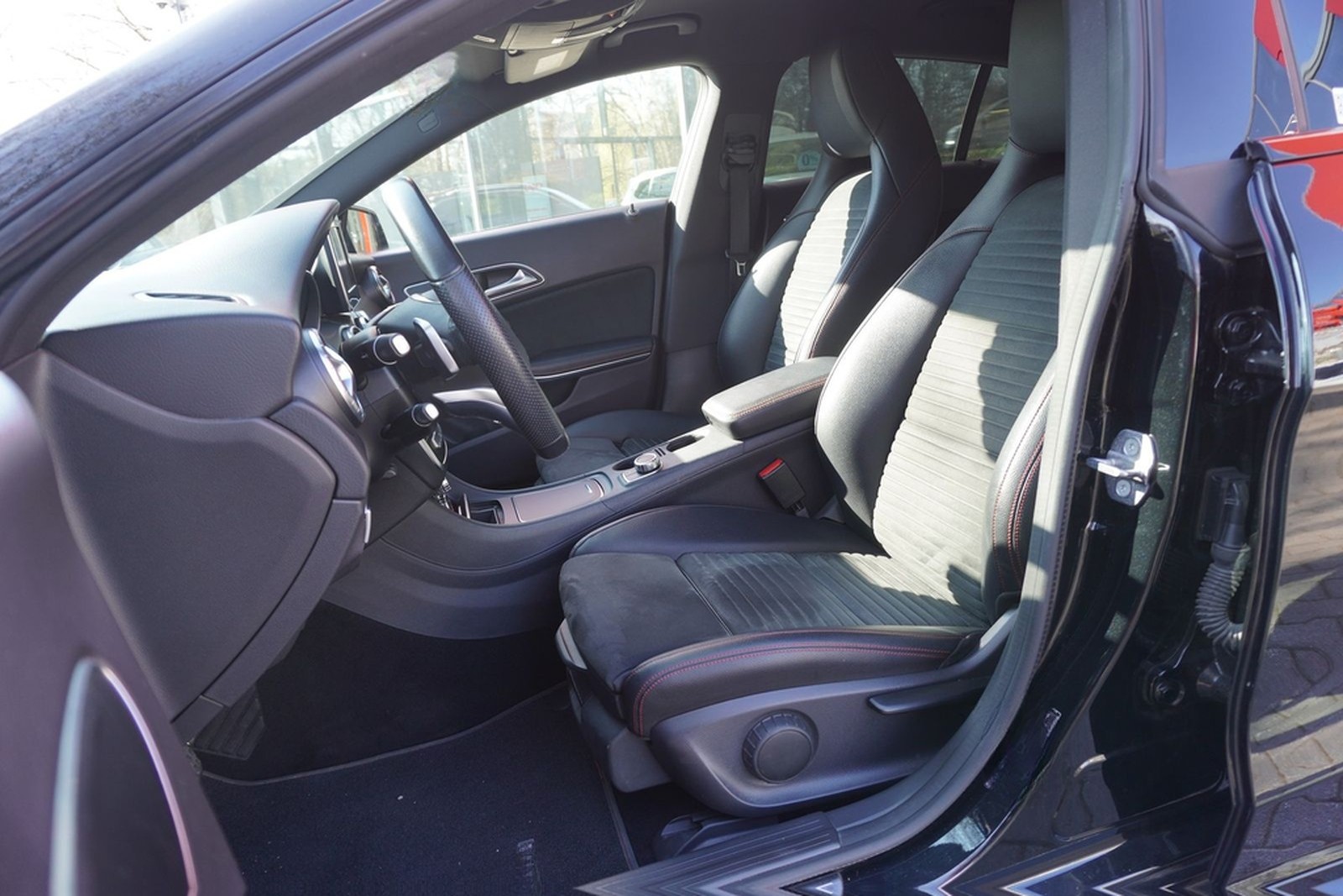 Mercedes-Benz CLA 250 Shooting Brake AMG Line 7G-DCT LED Navi foto 11