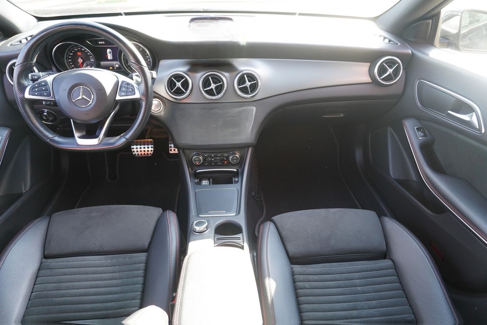 Mercedes-Benz CLA 250 Shooting Brake AMG Line 7G-DCT LED Navi foto 14