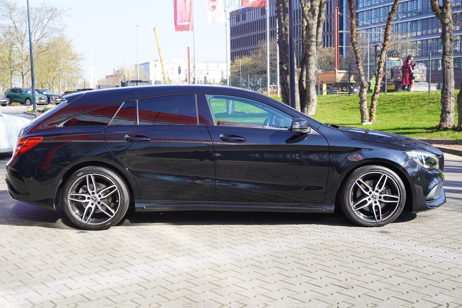 Mercedes-Benz CLA 250 Shooting Brake AMG Line 7G-DCT LED Navi foto 5