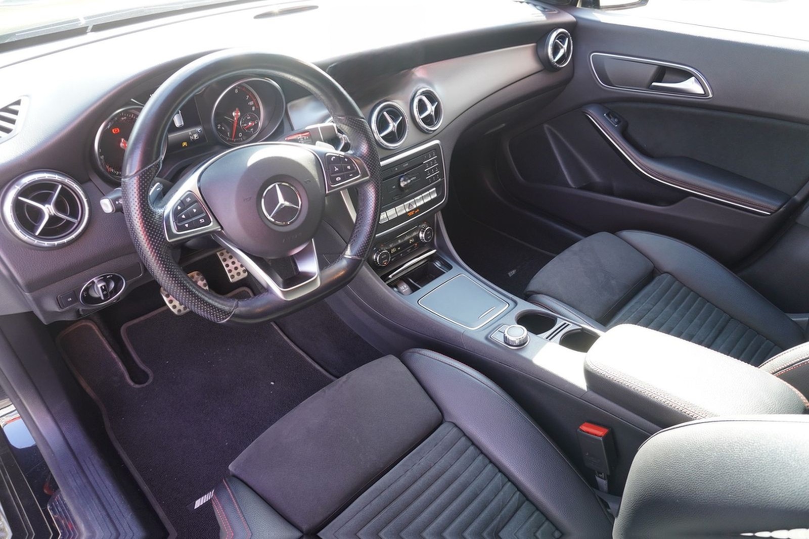Mercedes-Benz CLA 250 Shooting Brake AMG Line 7G-DCT LED Navi foto 10