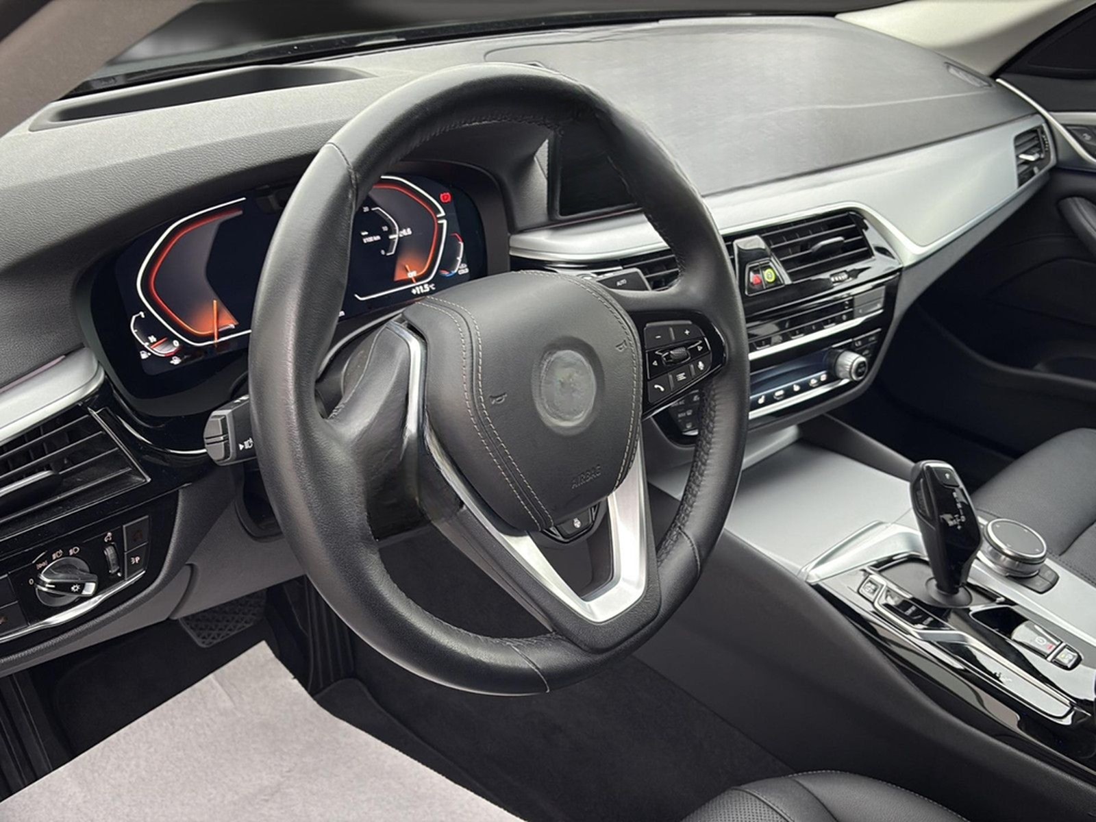 BMW 530 i HUD*Kamera*Leder*AHK*DrivingProf*Innovatio foto 13