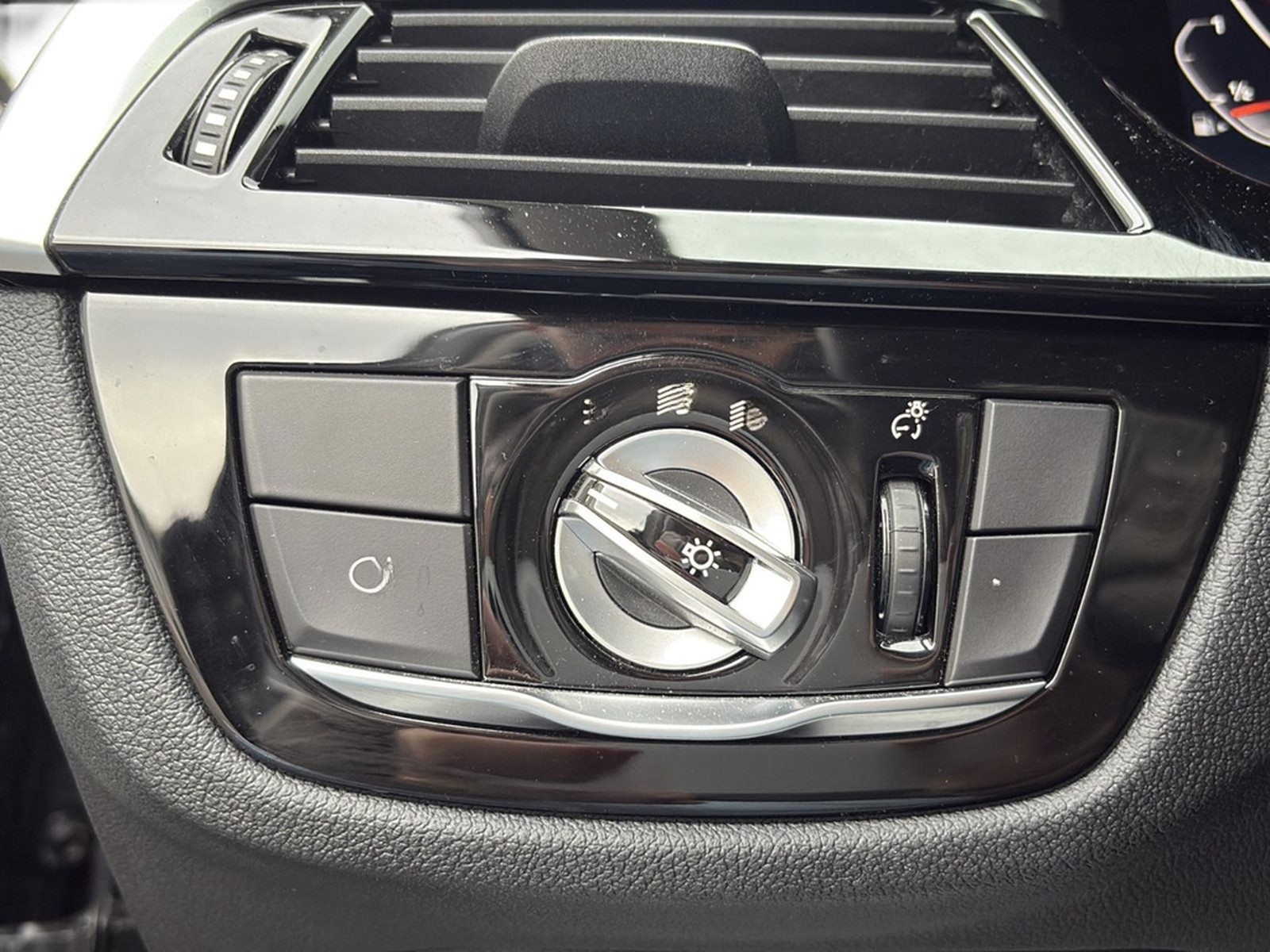 BMW 530 i HUD*Kamera*Leder*AHK*DrivingProf*Innovatio foto 29