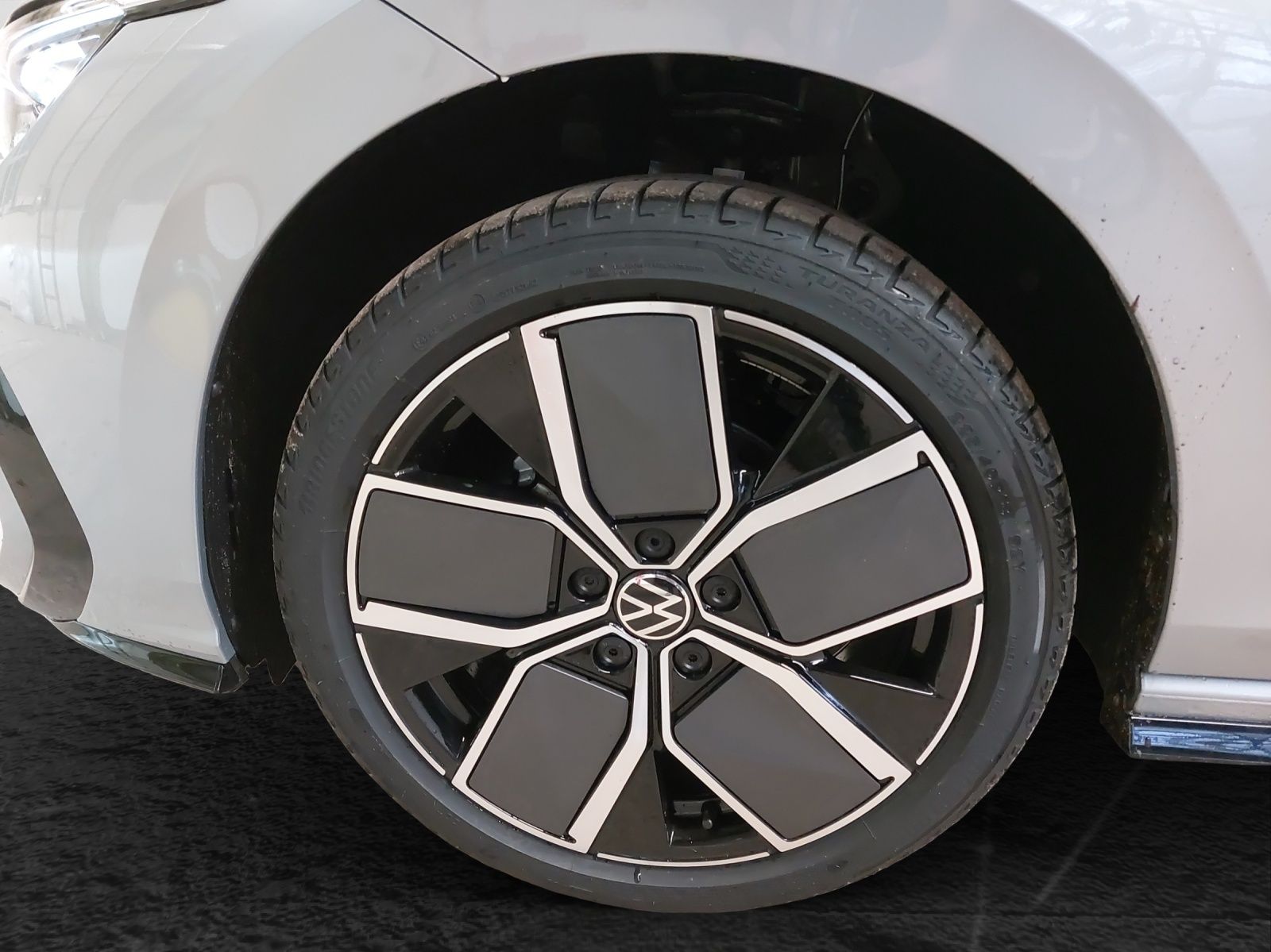 Volkswagen Golf 1.5 eTSI DSG R-Line  HeadUp AHK Navi LED Ka foto 6