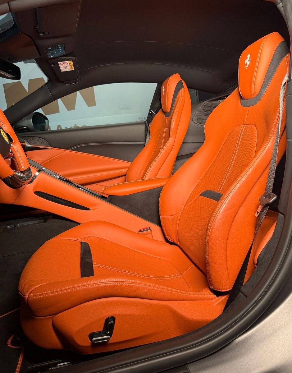 Ferrari Roma Atelier Carbon JBL PassengerDisplay foto 6