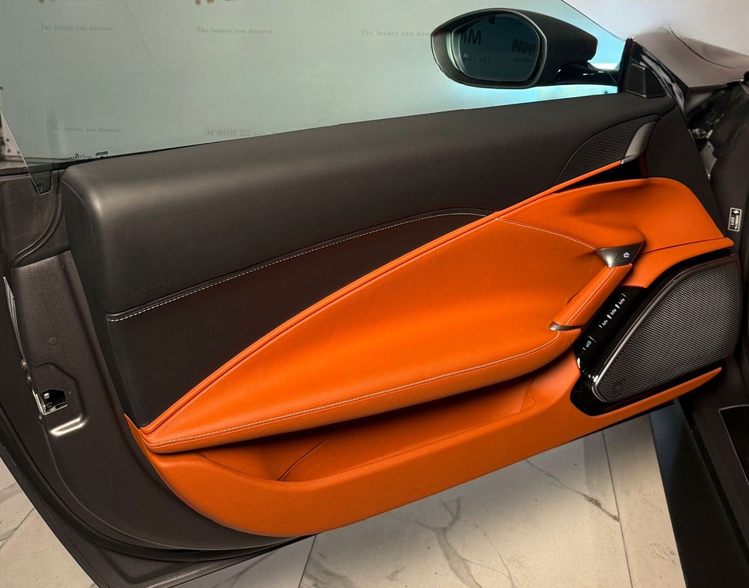 Ferrari Roma Atelier Carbon JBL PassengerDisplay foto 9