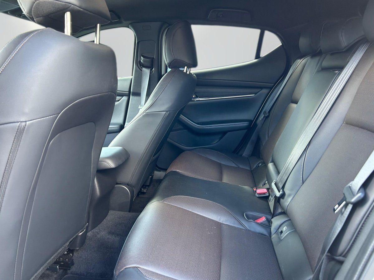 Mazda 3 2.5L e-SKYACTIV G 140ps foto 12