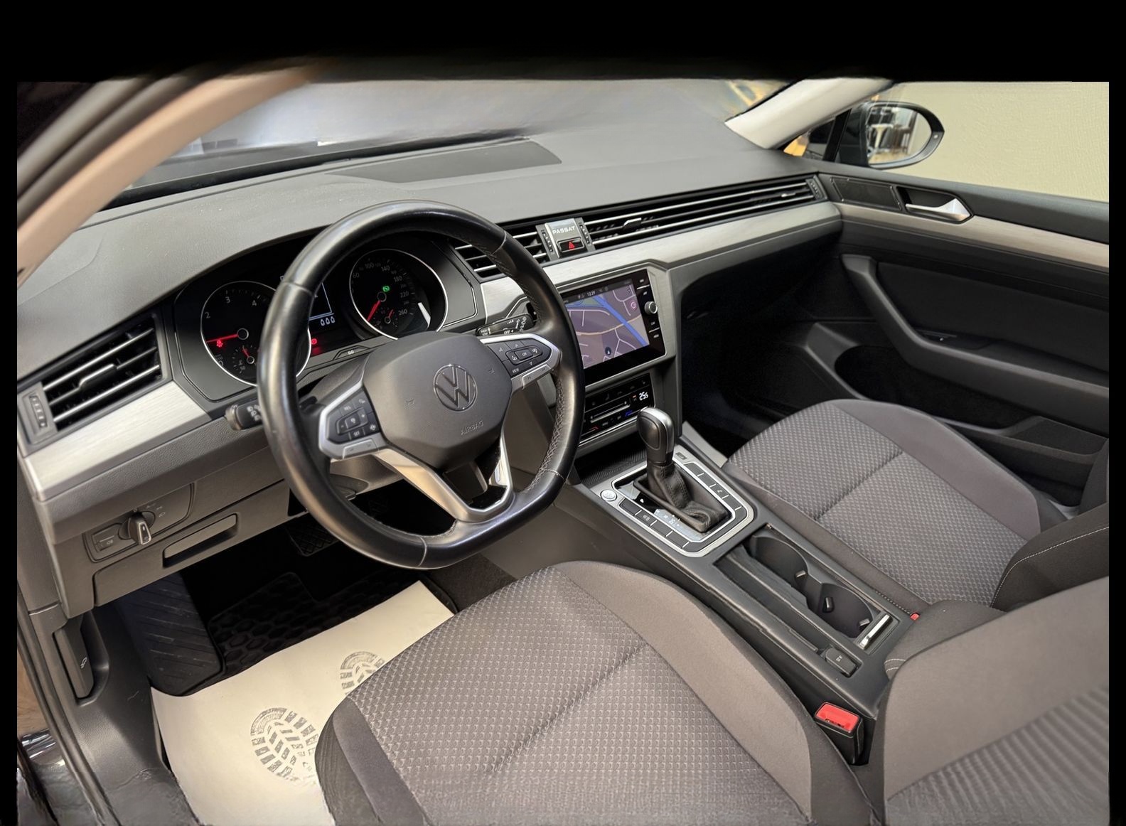 Volkswagen Passat Variant 2.0 TDI DSG AHK/Kamer/Navi/LED foto 12