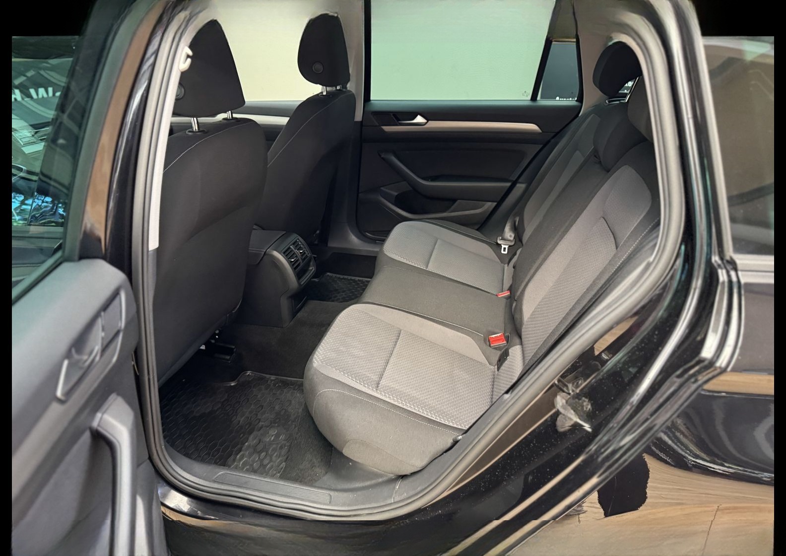 Volkswagen Passat Variant 2.0 TDI DSG AHK/Kamer/Navi/LED foto 14