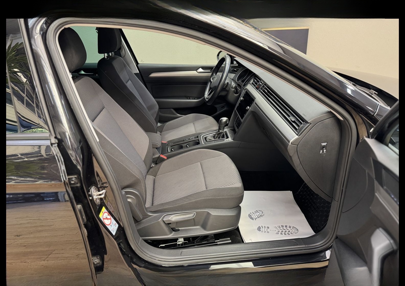 Volkswagen Passat Variant 2.0 TDI DSG AHK/Kamer/Navi/LED foto 16