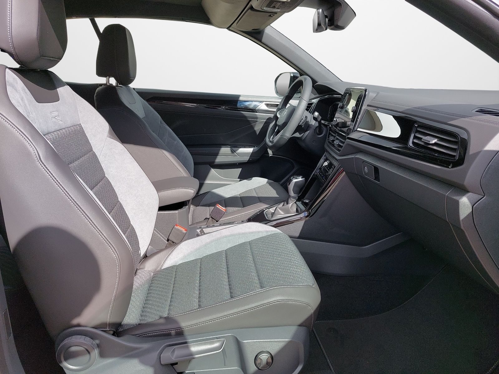 Volkswagen T-Roc Cabriolet 1.5 TSI DSG R-Line  AHK Navi LED foto 14
