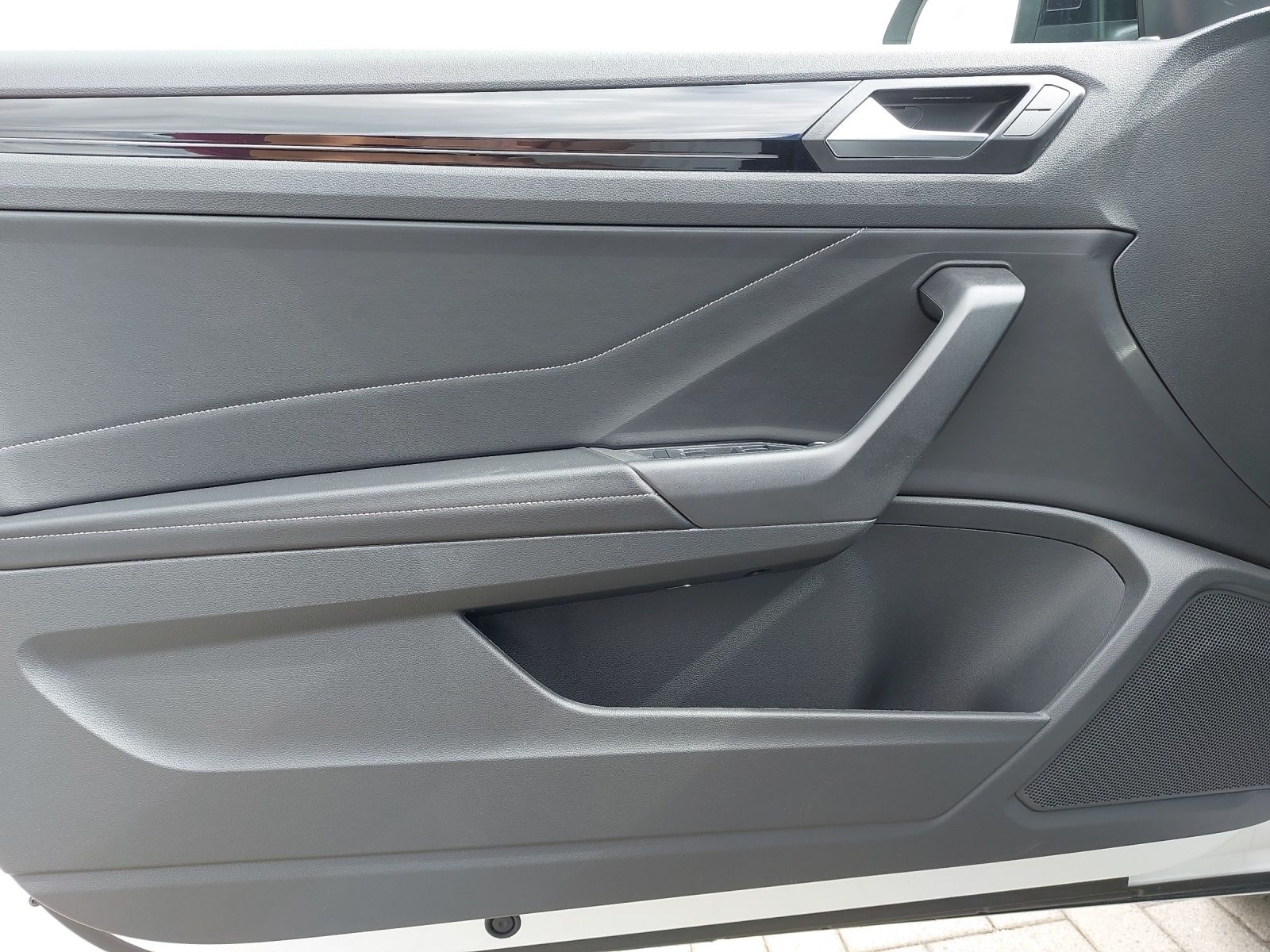 Volkswagen T-Roc Cabriolet 1.5 TSI DSG R-Line  AHK Navi LED foto 7