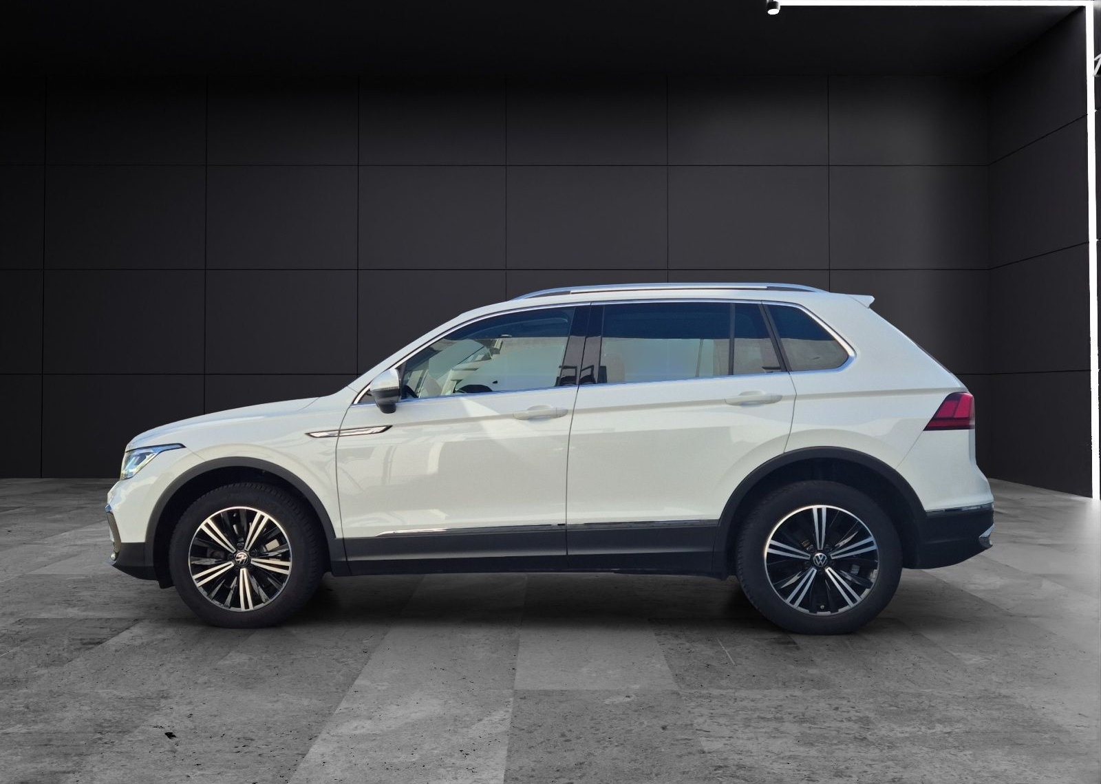Volkswagen Tiguan TDI Elegance DSG 4M Matrix AID Pano ACC P foto 2