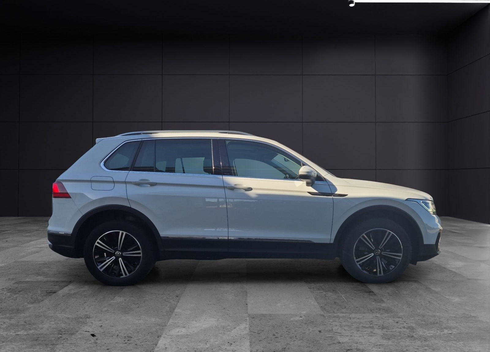 Volkswagen Tiguan TDI Elegance DSG 4M Matrix AID Pano ACC P foto 6