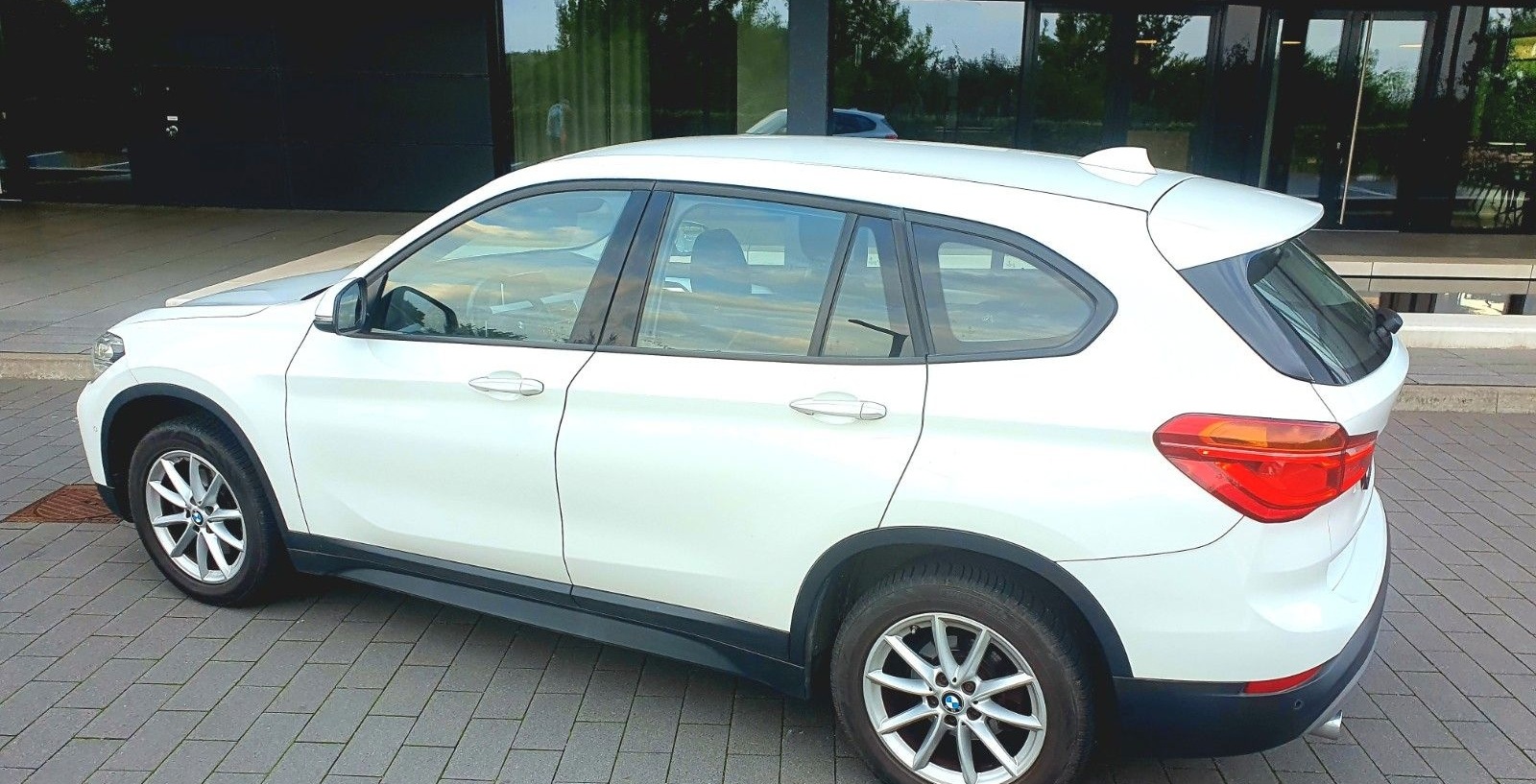 BMW X1 sDrive18d Advantage foto 2