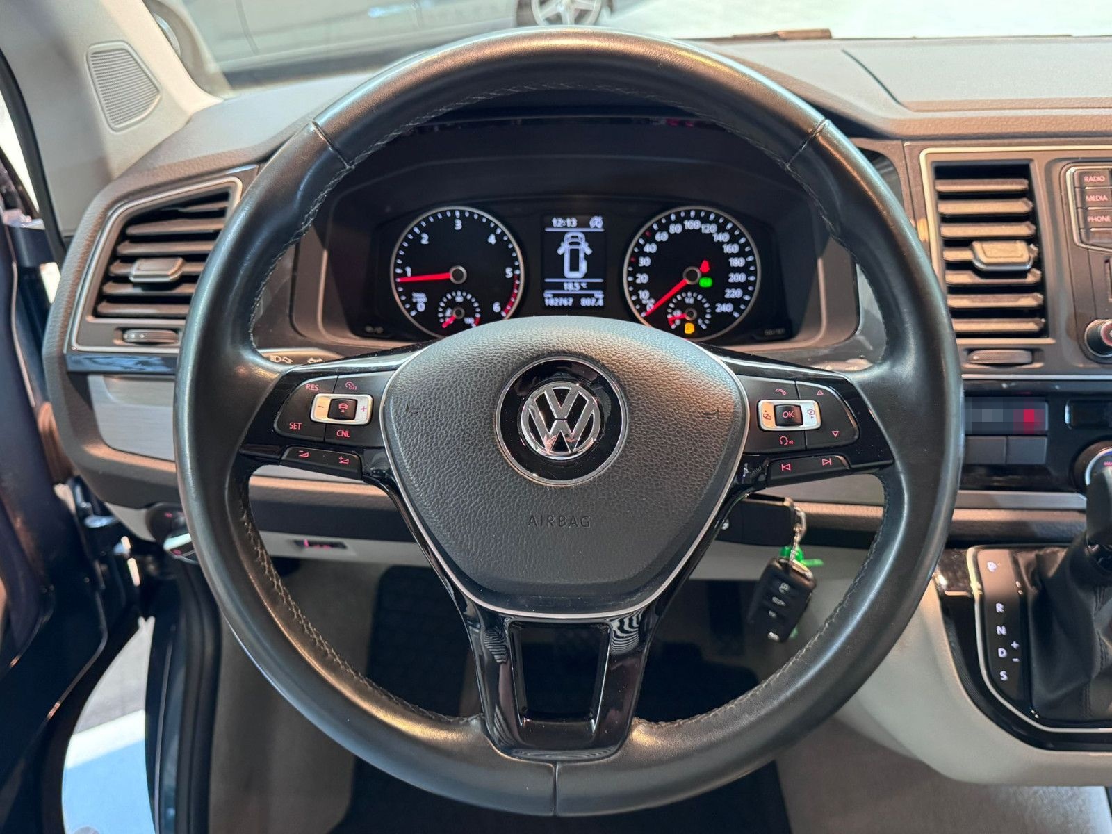 Volkswagen T6 Multivan DSG ACC Navi  AHK.2.HD foto 17