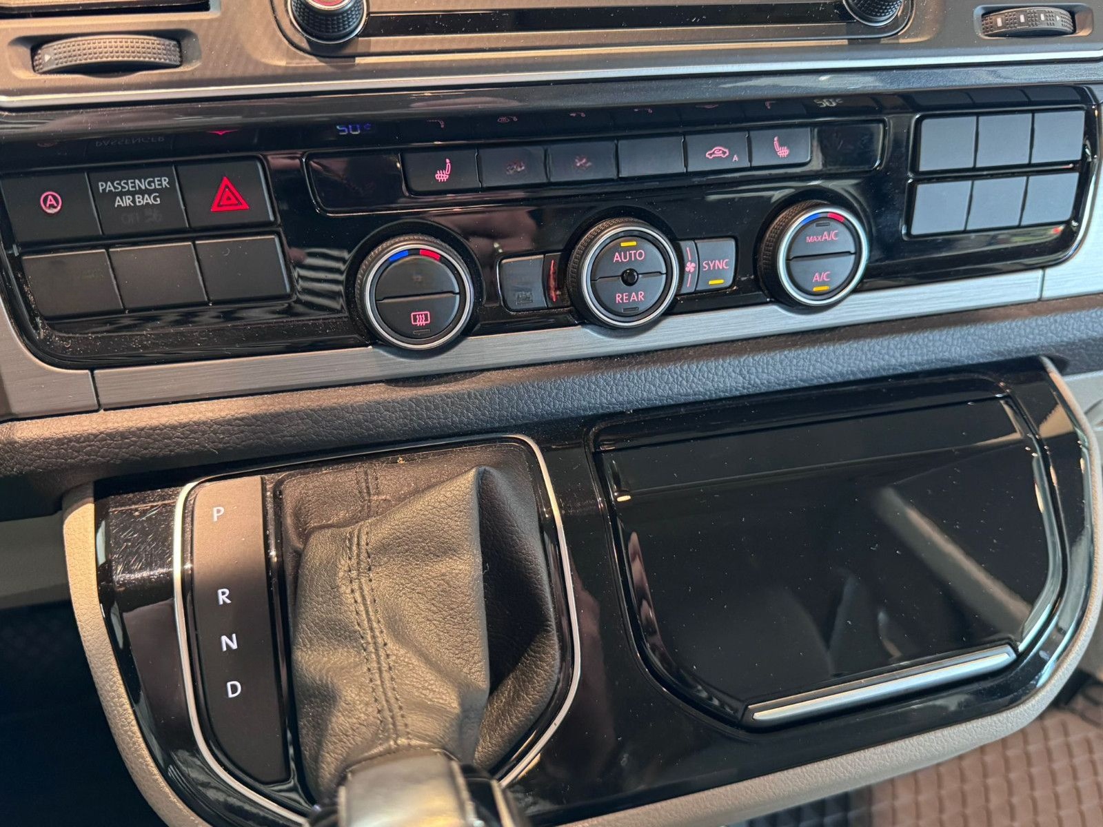 Volkswagen T6 Multivan DSG ACC Navi  AHK.2.HD foto 24