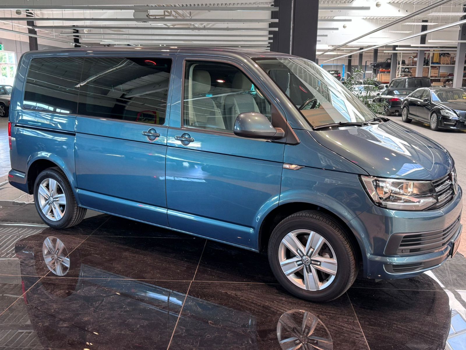 Volkswagen T6 Multivan DSG ACC Navi  AHK.2.HD foto 5