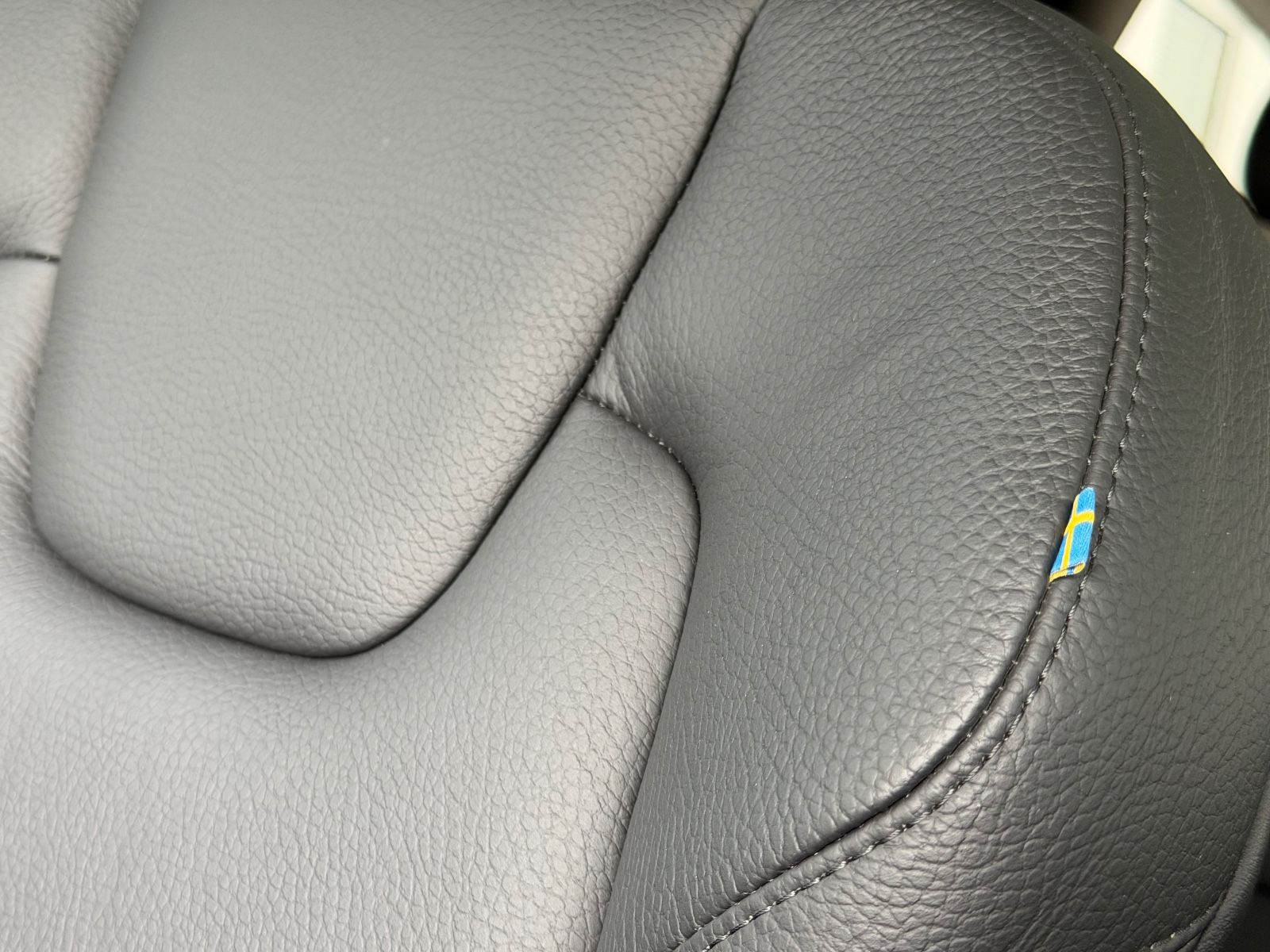 Volvo V60 CROSS COUNTRY B4 D AWD*LEDER*PANORAMA*KAMERA foto 25