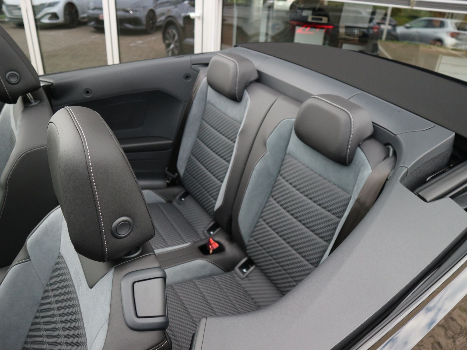 Volkswagen T-Roc Cabriolet R-Line 1.5 TSI OPF (150 PS) DSG foto 6