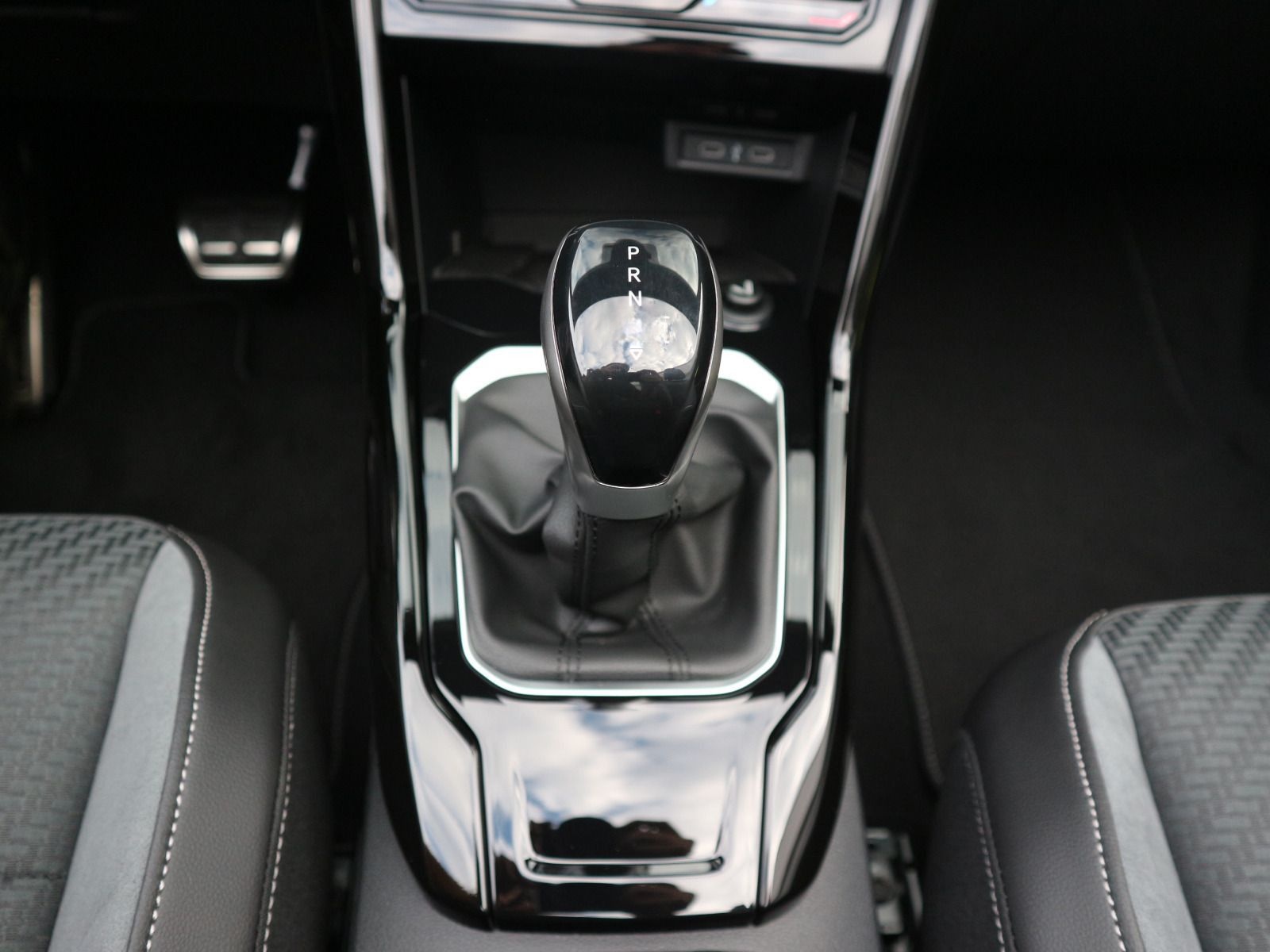 Volkswagen T-Roc Cabriolet R-Line 1.5 TSI OPF (150 PS) DSG foto 9