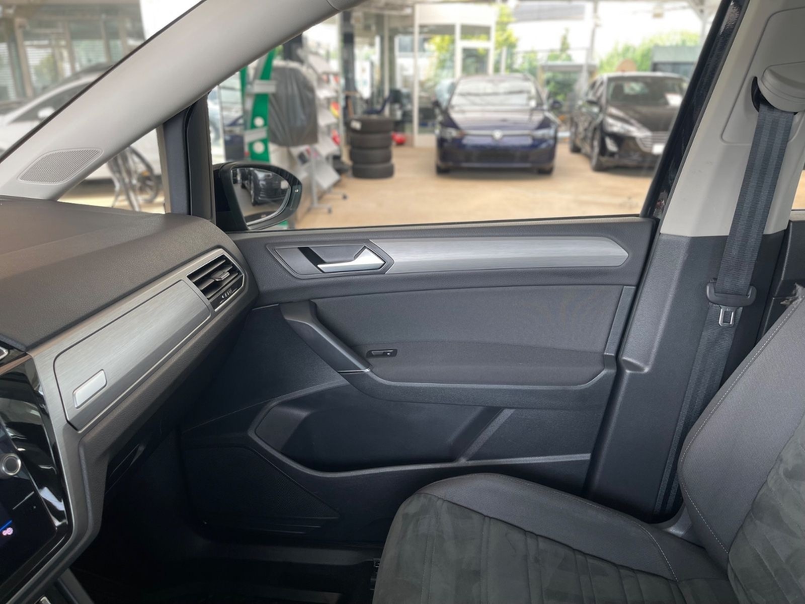 Volkswagen Touran*1.5 TSI*DSG*Comfortline*7-SITZE*AHK*LED* foto 47