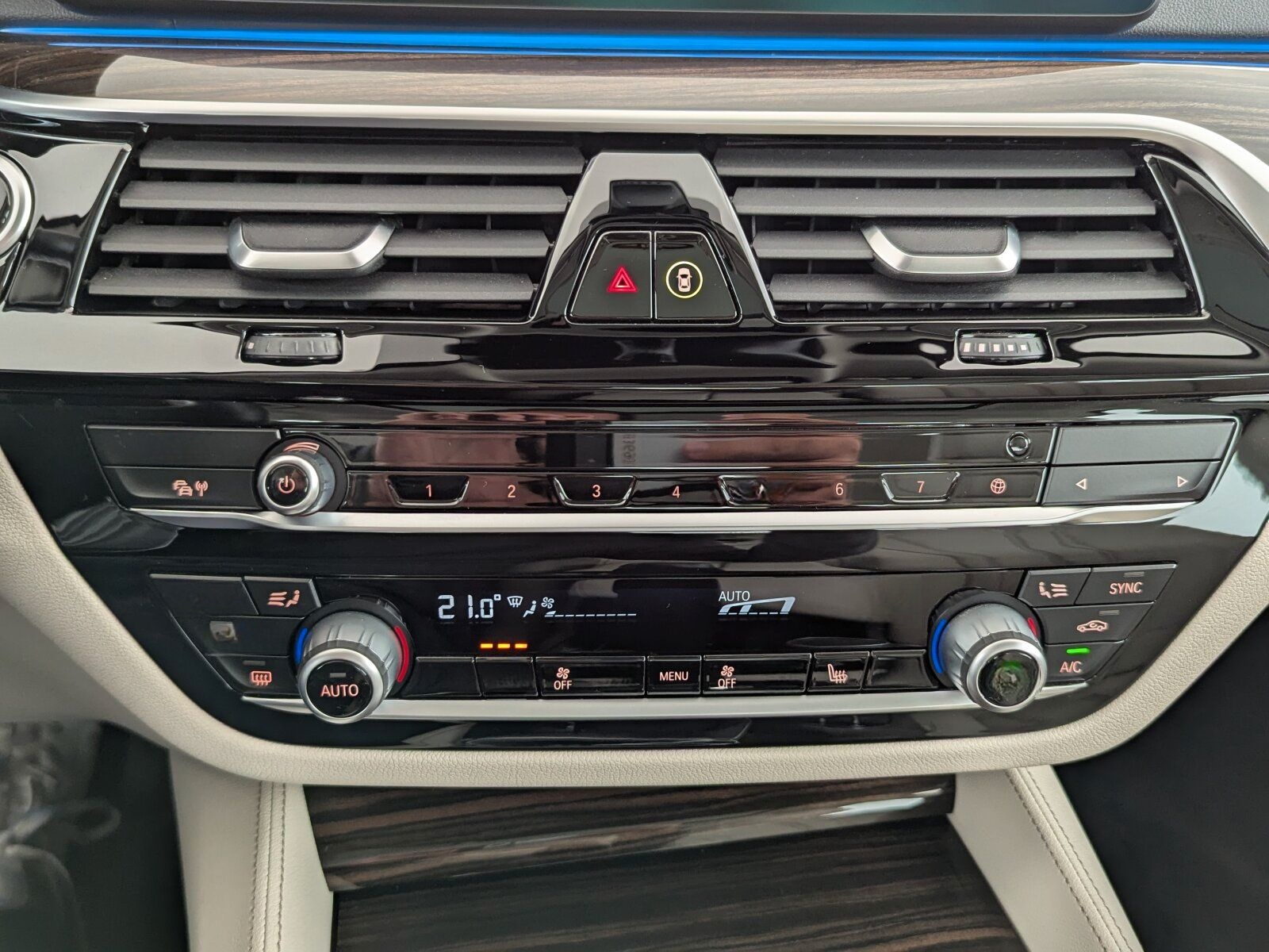 BMW 545 e xDrive Luxury Line LEDER+LED+NAVI+GSD+SHZ+ foto 21