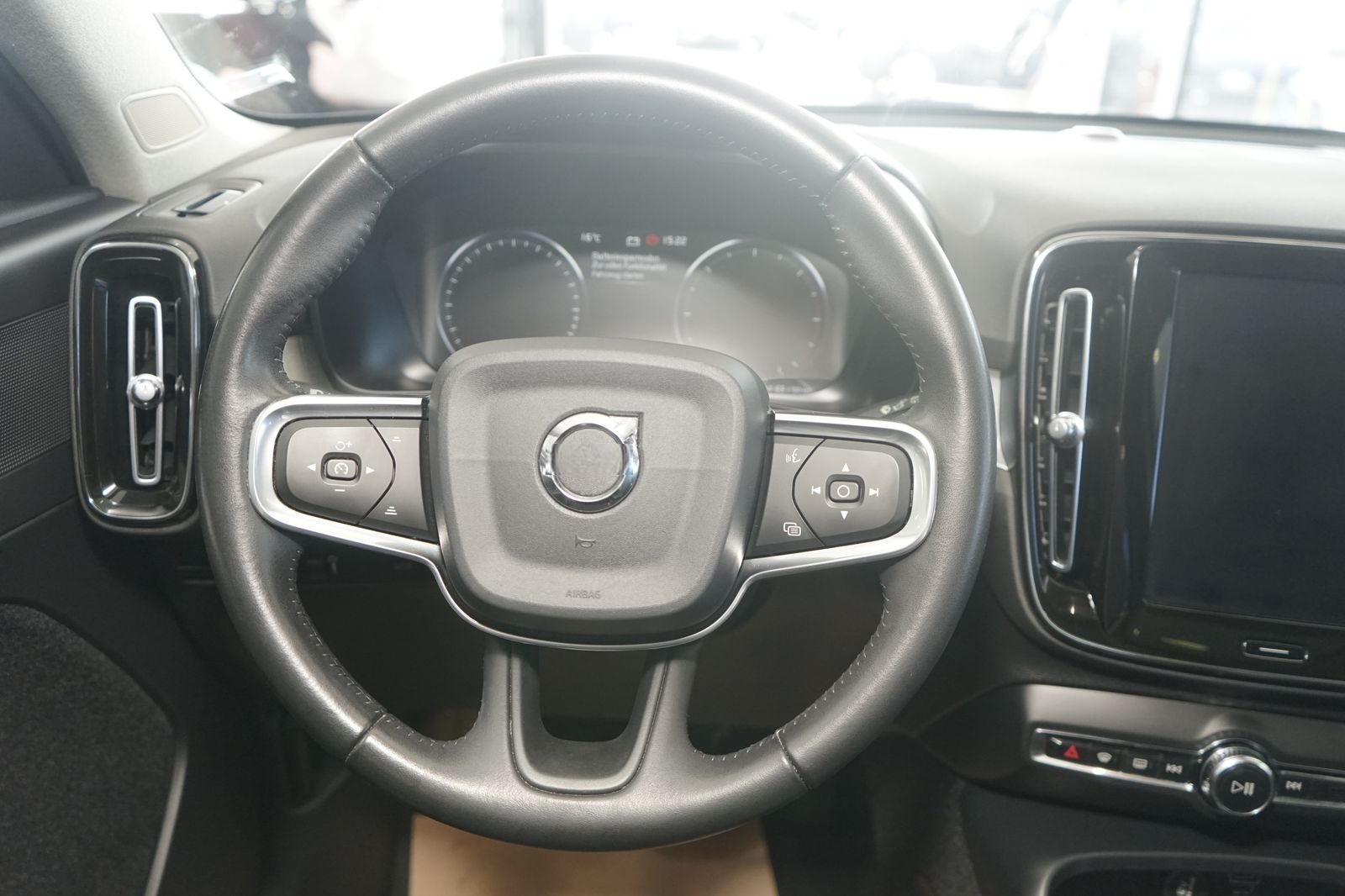 Volvo XC40 Momentum Pro 2WD+NAVI+PANO+TOT WINKEL+360°K foto 13