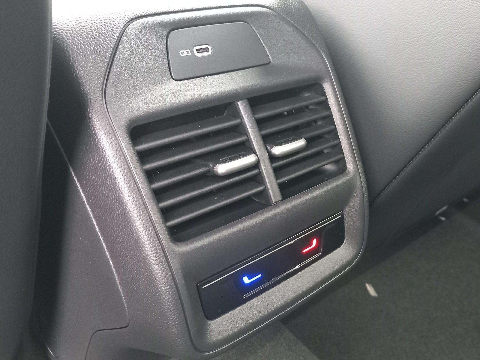 Volkswagen Passat Variant 1.5 eTSI Elegance 110 kW foto 17