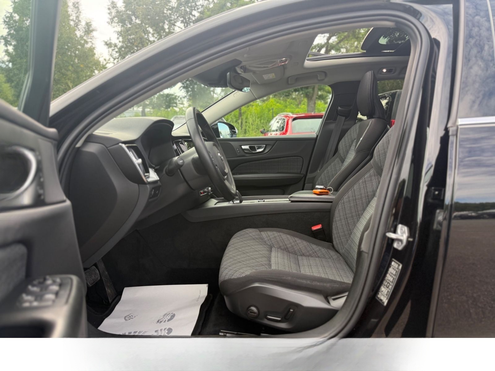 Volvo V60 Kombi Momentum Pro PANO AHK 4ZONEN ACC KAM foto 14