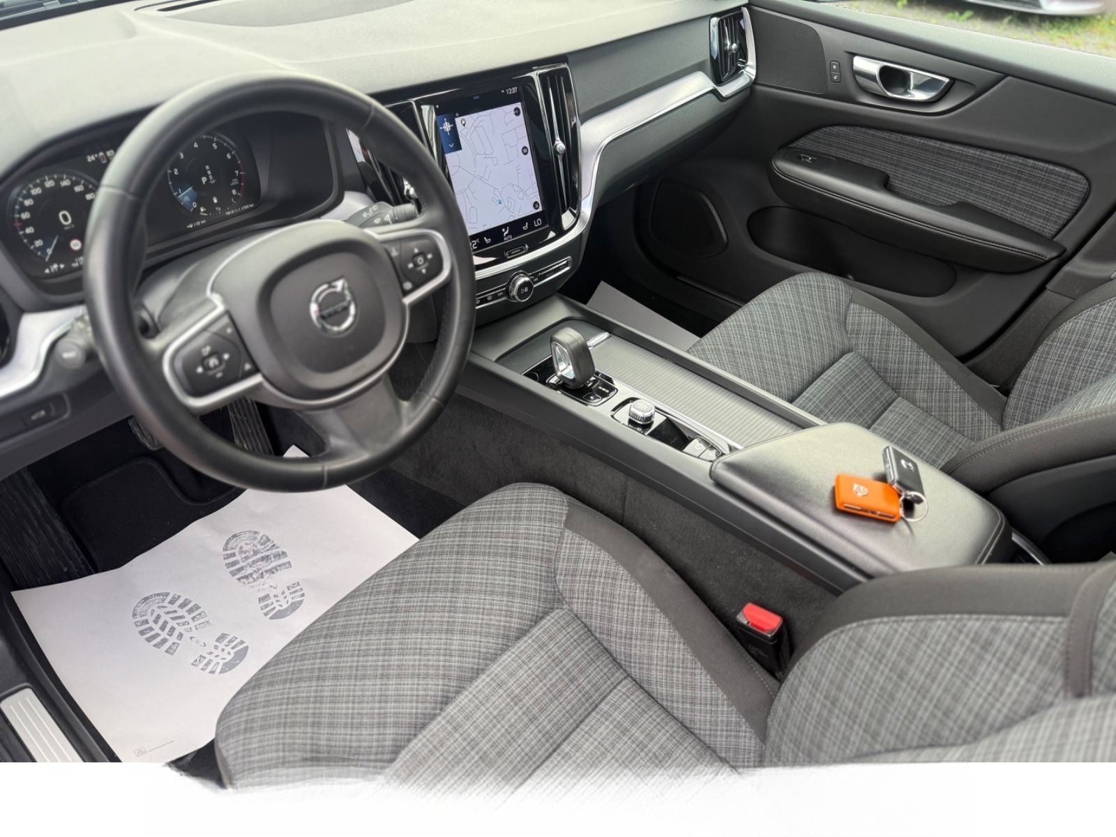 Volvo V60 Kombi Momentum Pro PANO AHK 4ZONEN ACC KAM foto 15