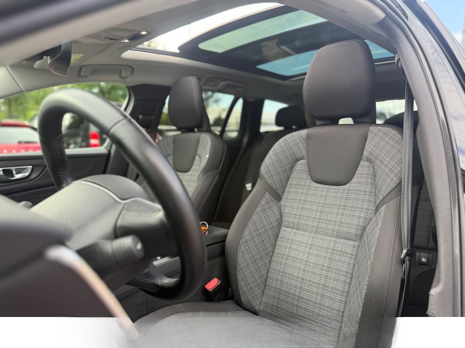 Volvo V60 Kombi Momentum Pro PANO AHK 4ZONEN ACC KAM foto 16