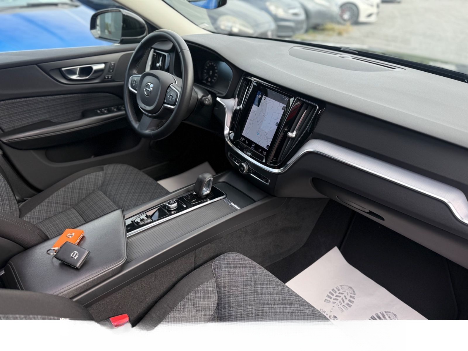 Volvo V60 Kombi Momentum Pro PANO AHK 4ZONEN ACC KAM foto 17