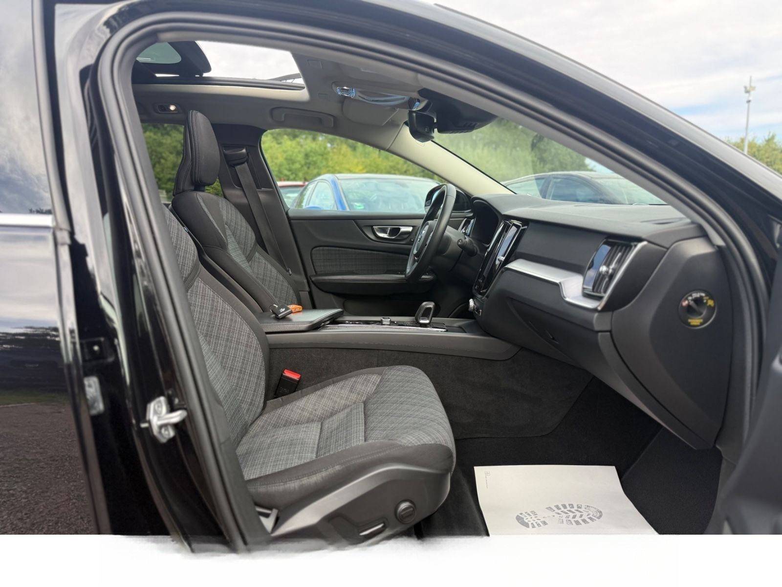 Volvo V60 Kombi Momentum Pro PANO AHK 4ZONEN ACC KAM foto 18