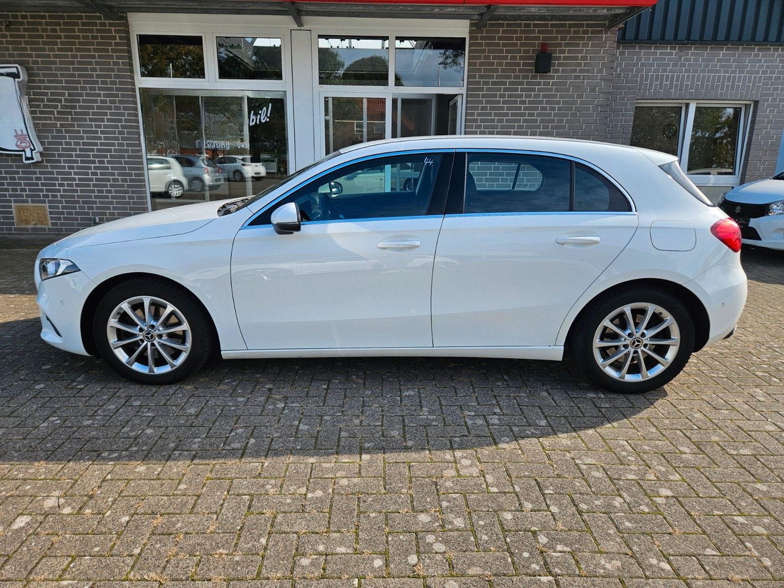 Mercedes-Benz A 220 KAM NAV AUTOMATIK SHZ LEDER foto 3